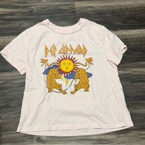 ⚡️2 for $10⚡️ GB girls Pale Pink Def Leppard Graphic Tee